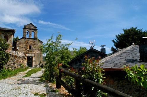 Casa Menéndez y la iglesia de Oballo